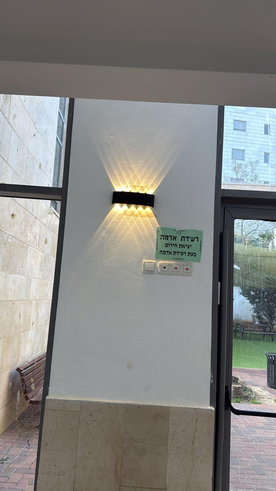 שדרוג תאורה במסדרון בית ספר
